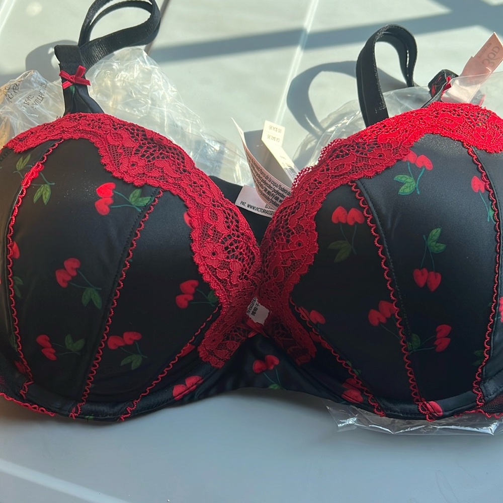 Victoria secret tease bra 36D new